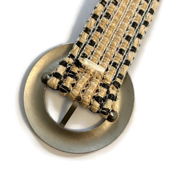 Lightweight Belt with Round Metal Buckle - Picture 4 of 5